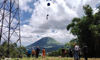 Penerjun Selamat Setelah Tersangkut di SUTT 150 kV Tomohon