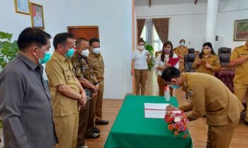 SK Penetapan dan Pemberian Insentif Kaling-Wakaling di Tomohon Diteken