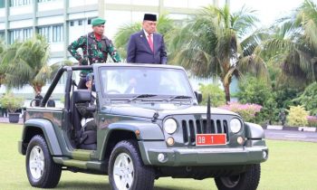 Gubernur Olly Irup HUT ke-77 TNI di Makodam Merdeka