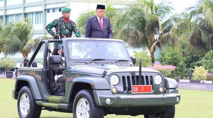 Gubernur Olly Irup HUT ke-77 TNI di Makodam Merdeka