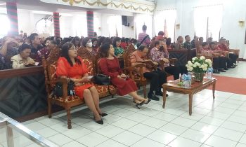 Dipimpin Bupati ROR, Jajaran Pemkab Minahasa Safari Natal di Langowan