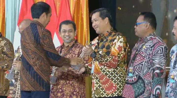 Jokowi Serahkan PPKM Award untuk Pemprov Sulut, Wagub Steven Kandouw: Terimakasih Atas Dukungan Masyarakat