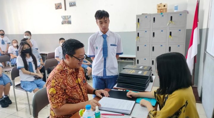 Jadwal Padat Tak Halangi Wagub Steven Kandouw Ambil Raport Anak di Sekolah