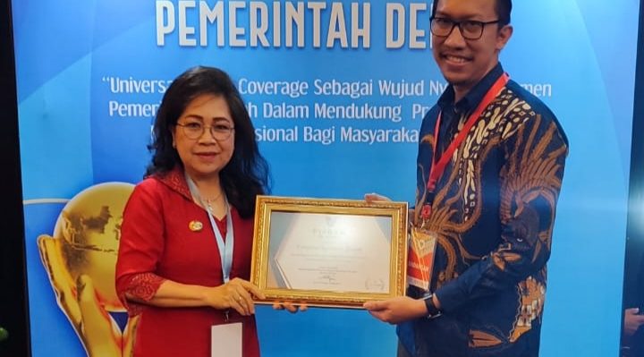 Pemda Sangihe Terima Penghargaan UHC Award 2023