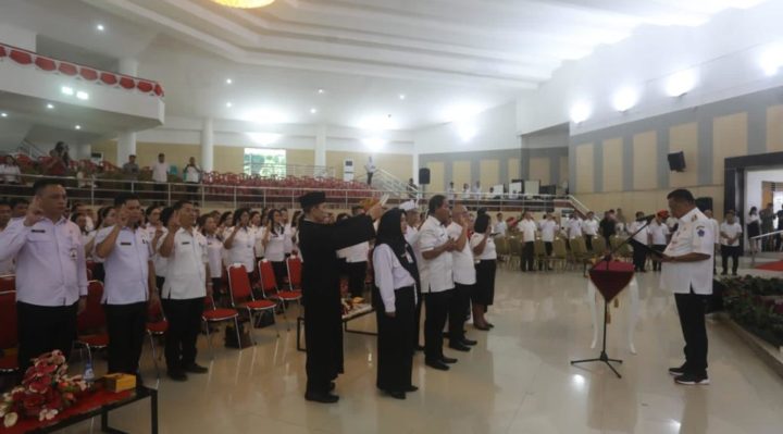 Lantik Kepsek SMA/SMK se-Sulut, Gubernur Olly: Viral Masuk Medsos Saya Ganti Hari Itu Juga