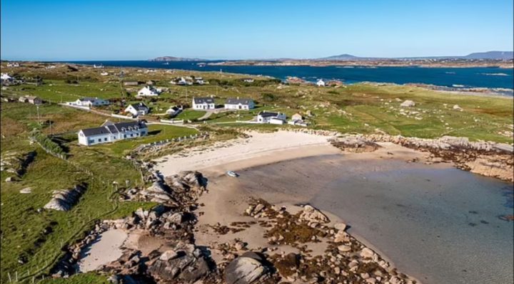Pemerintah Irlandia Bayar Pelancong Sebesar £69.000 untuk Tinggal di Pulau Terpencil