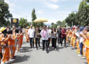 Pj Wali Kota Bersama Petugas Kebersihan Arak Piala Adipura Keliling Kotamobagu.