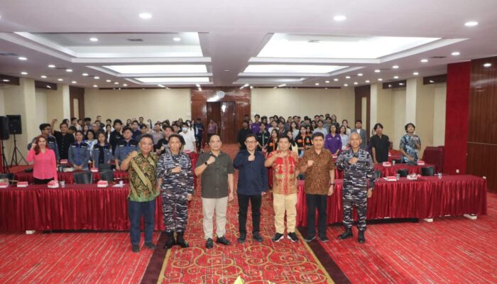 Mantan Kasal Ade Supandi Berbagi Ilmu Maritim di Unsrat
