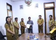 Wabup Makainas Serahkan SK Bupati Kepada Dua Pimpinan BUMD di Sitaro