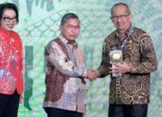 Pj Wali Kota Kotamobagu Terima Penghargaan Piala Adipura 2023