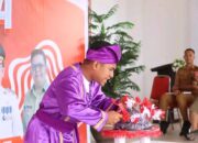 Pemkab Sitaro Kenalkan Ke Generasi Muda Budaya Pemotongan Kue Adat Tamo